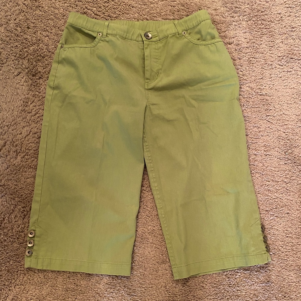 Women capri style bottoms “Petite”